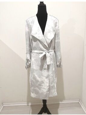Aritzia Babaton Quincey Flowy Trench Coat in Espace Gray Size Small